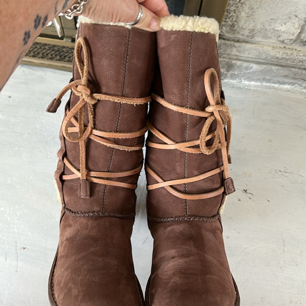 Women’s UGG Catalina Tall Boots Size 7 Leather Sheepskin Fall Winter Lace Up - Picture 11 of 16